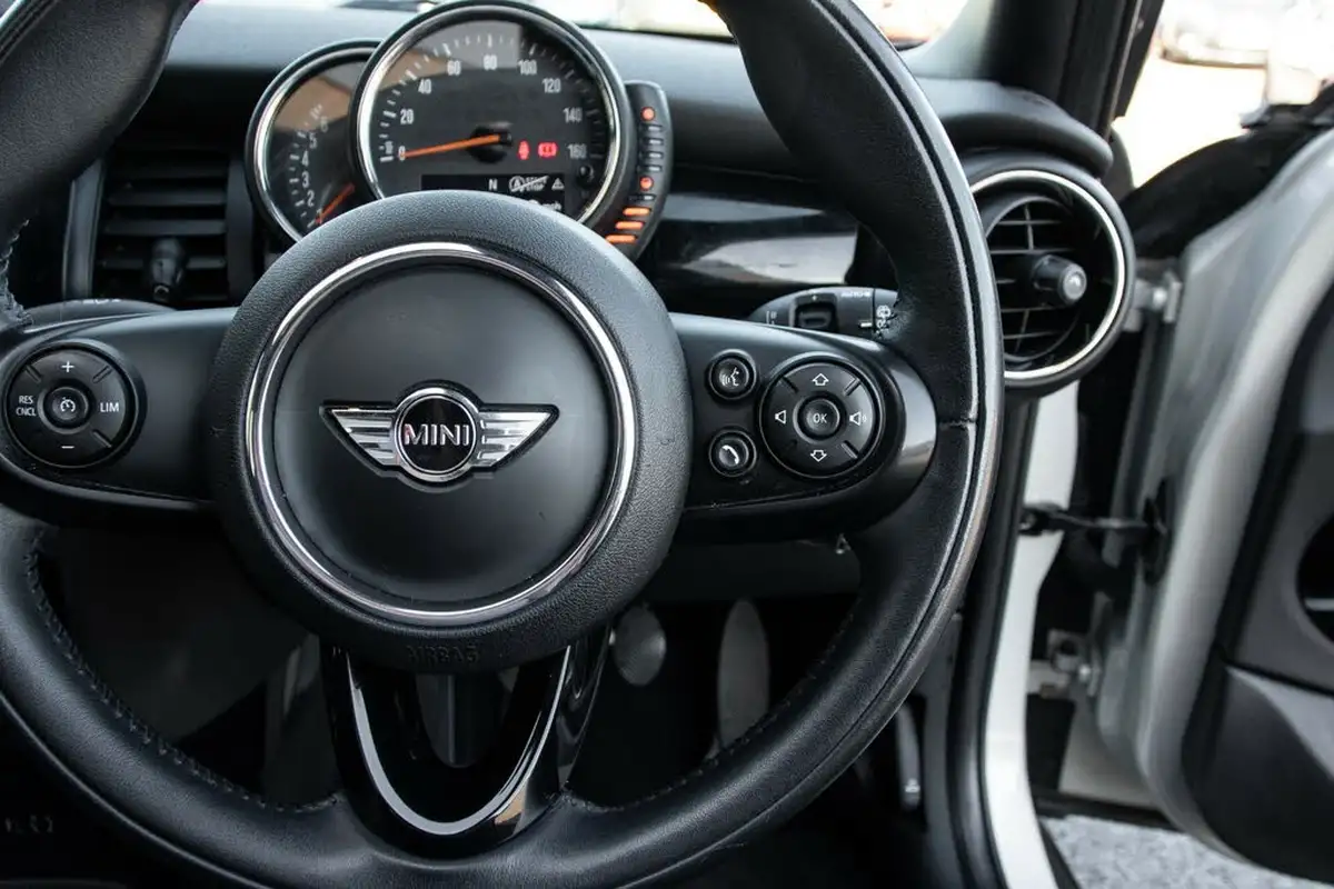 2017-mini-cooper-20-cooper-s-ss-hatchback-5d-big-19