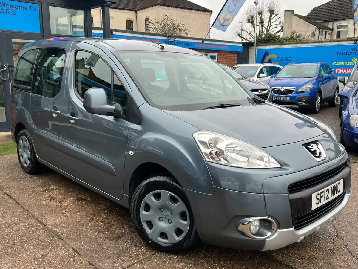 2012-peugeot-partner-16td-tepee-s-92-big-46