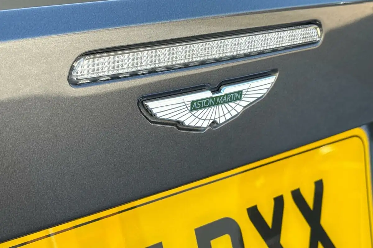 2016-aston-martin-db9-59-gt-volante-big-7