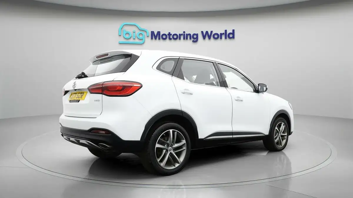2022-mg-hs-15t-gdi-exclusive-162ps-big-6