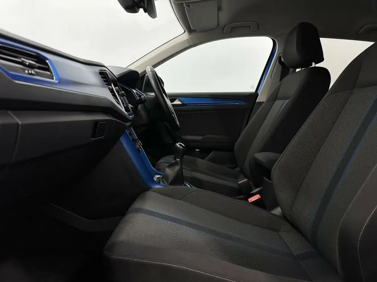 2020-volkswagen-t-roc-10-tsi-design-115ps-hatchback-5d-big-31