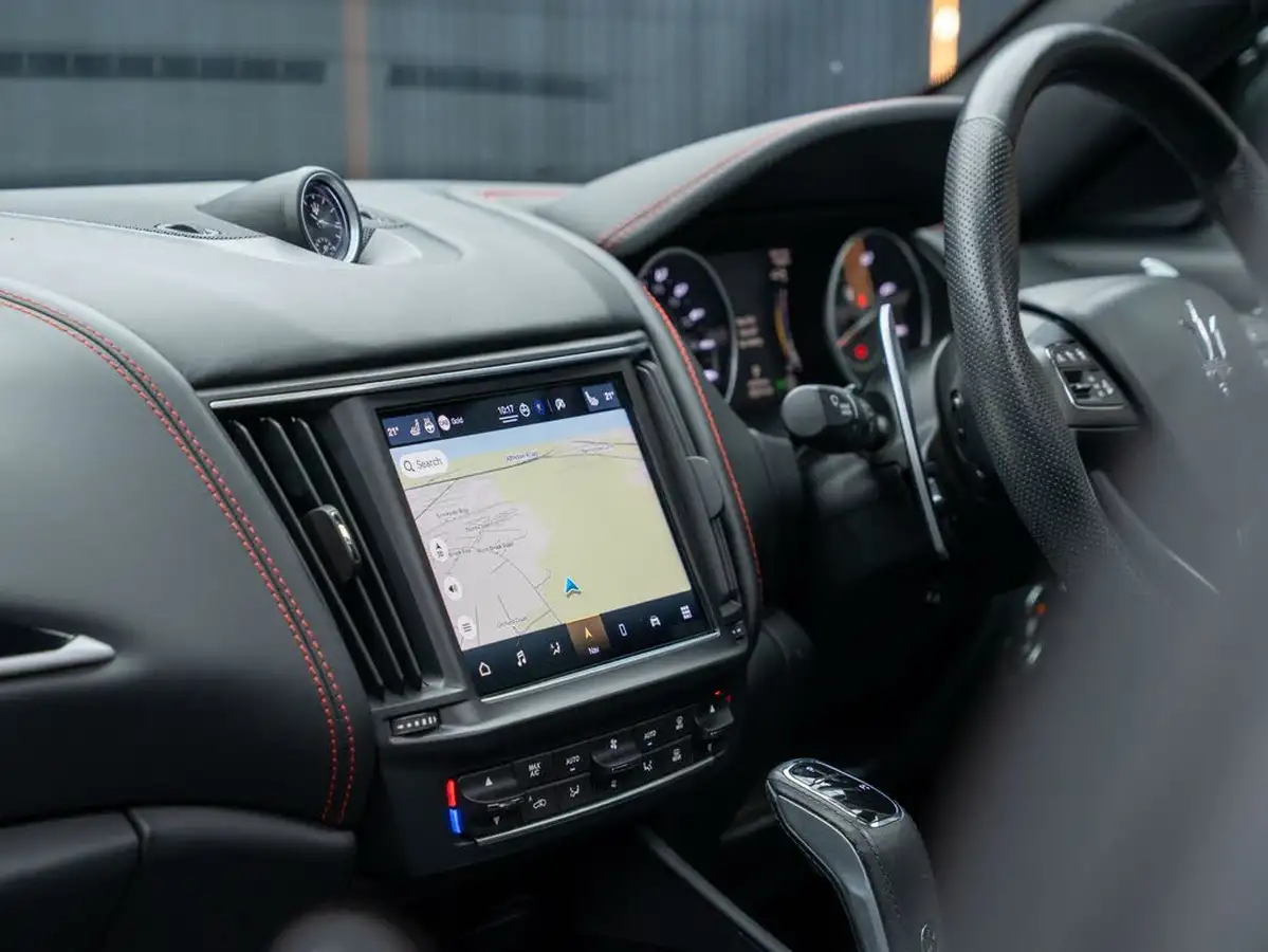 2020-maserati-levante-30-gransport-big-41