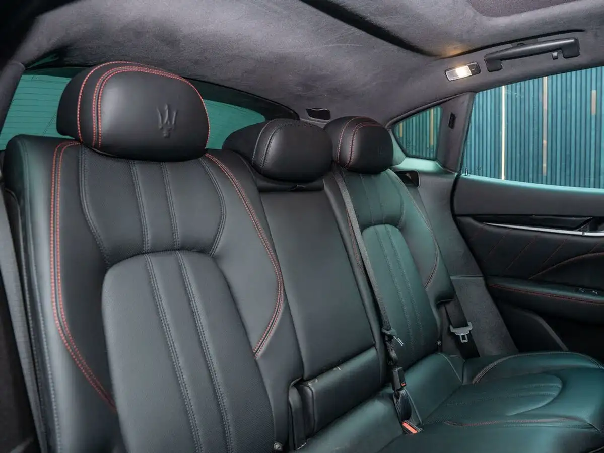 2020-maserati-levante-30-gransport-big-13