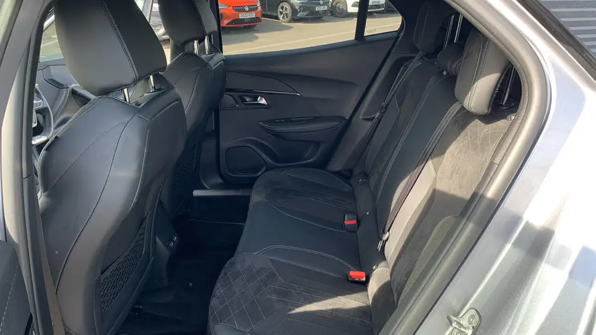 2022-peugeot-2008-suv-e-gt-premium-big-32