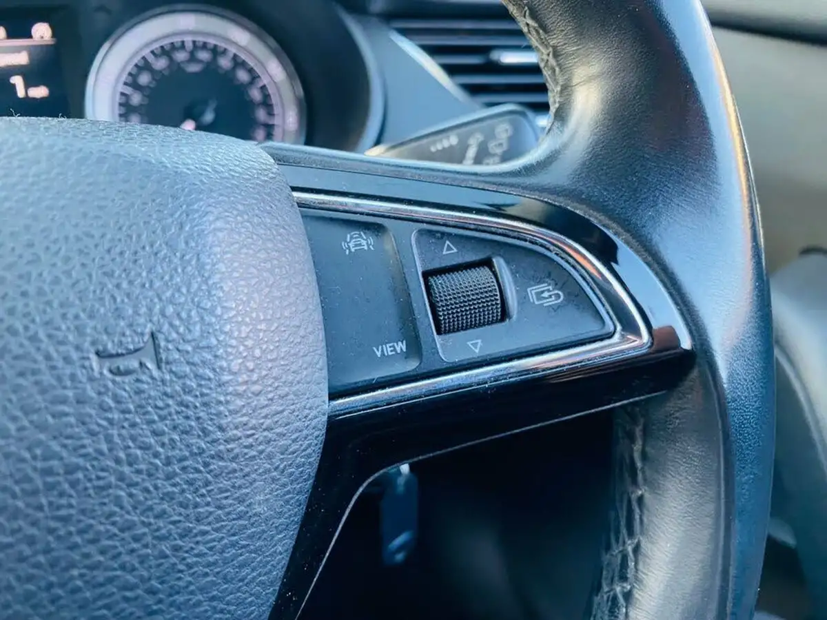 2018-skoda-octavia-16tdi-se-l-scr-estate-big-13