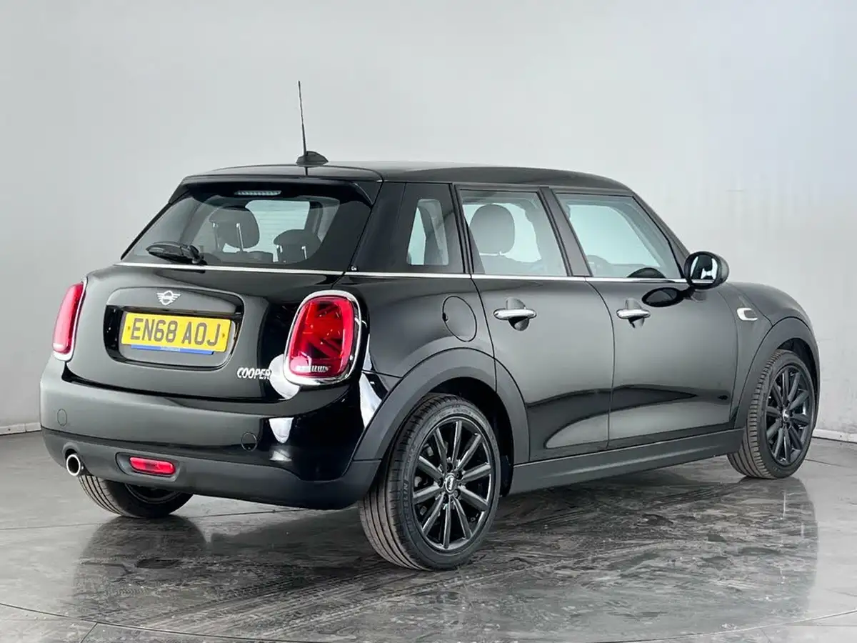 2018-mini-cooper-15-cooper-classic-ss-hatchback-5d-auto-big-4