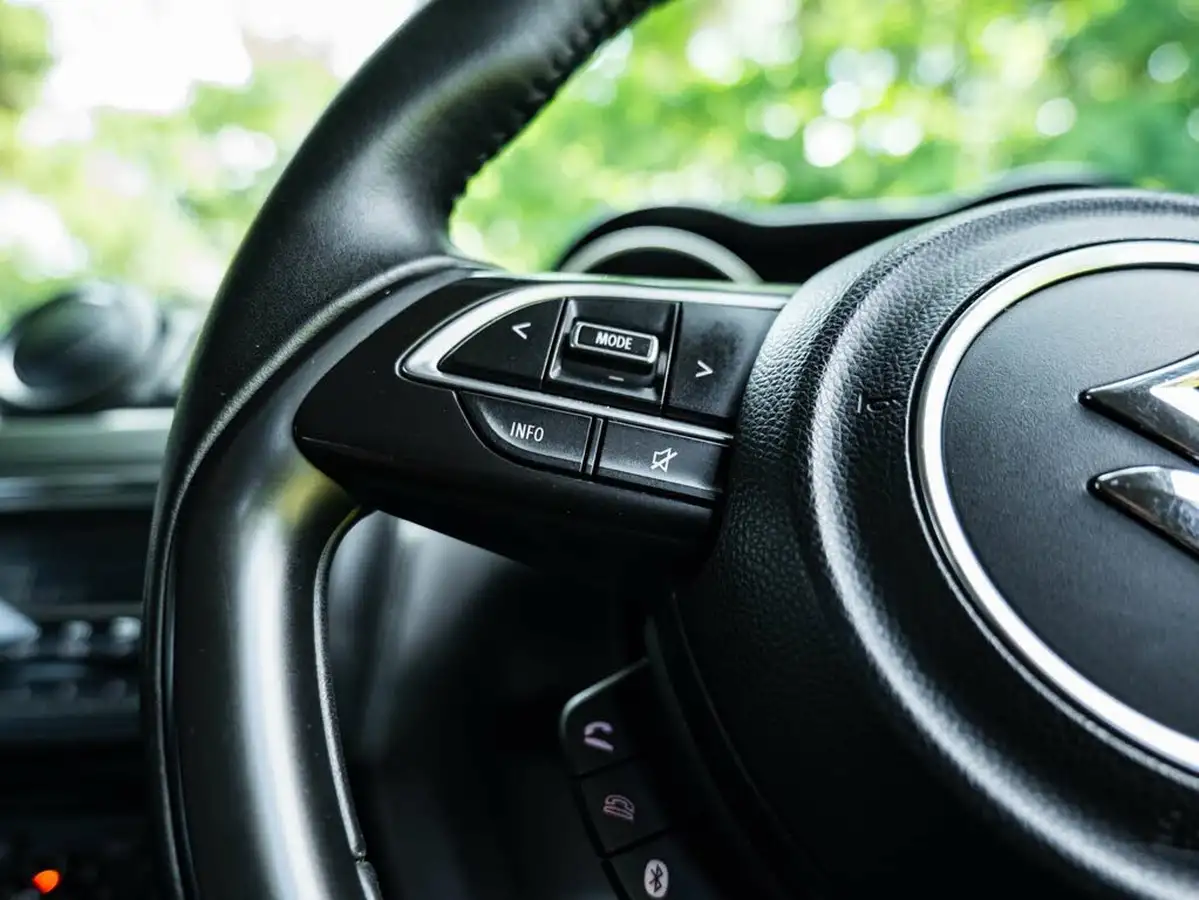 2019-suzuki-swift-12-dualjet-attitude-big-29