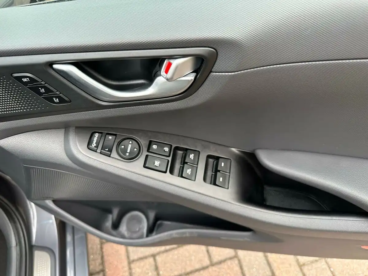 2018-hyundai-ioniq-16-gdi-premium-se-hybrid-big-26