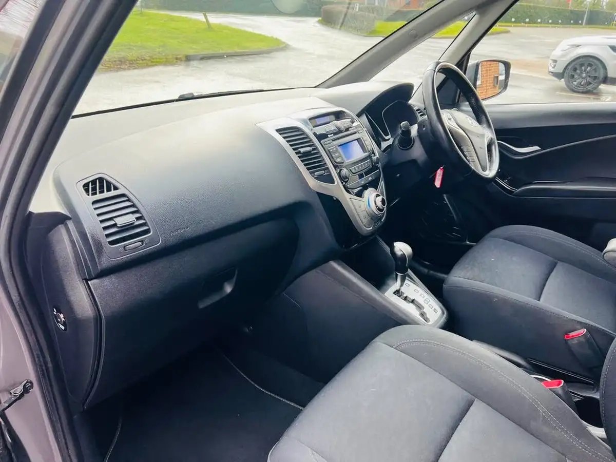 2014-hyundai-ix20-16-active-125ps-big-42