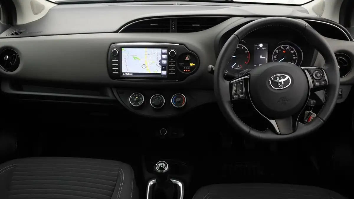2020-toyota-yaris-10-vvt-i-icon-big-13