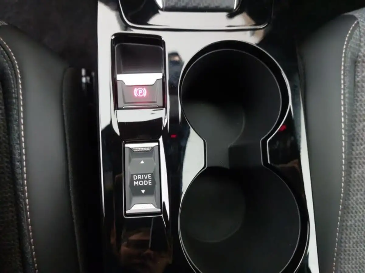 2024-peugeot-2008-suv-12-puretech-allure-130ps-eat8-big-14