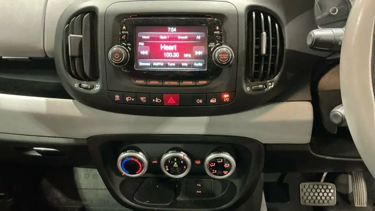 2013-fiat-500l-13td-easy-dualogic-big-16
