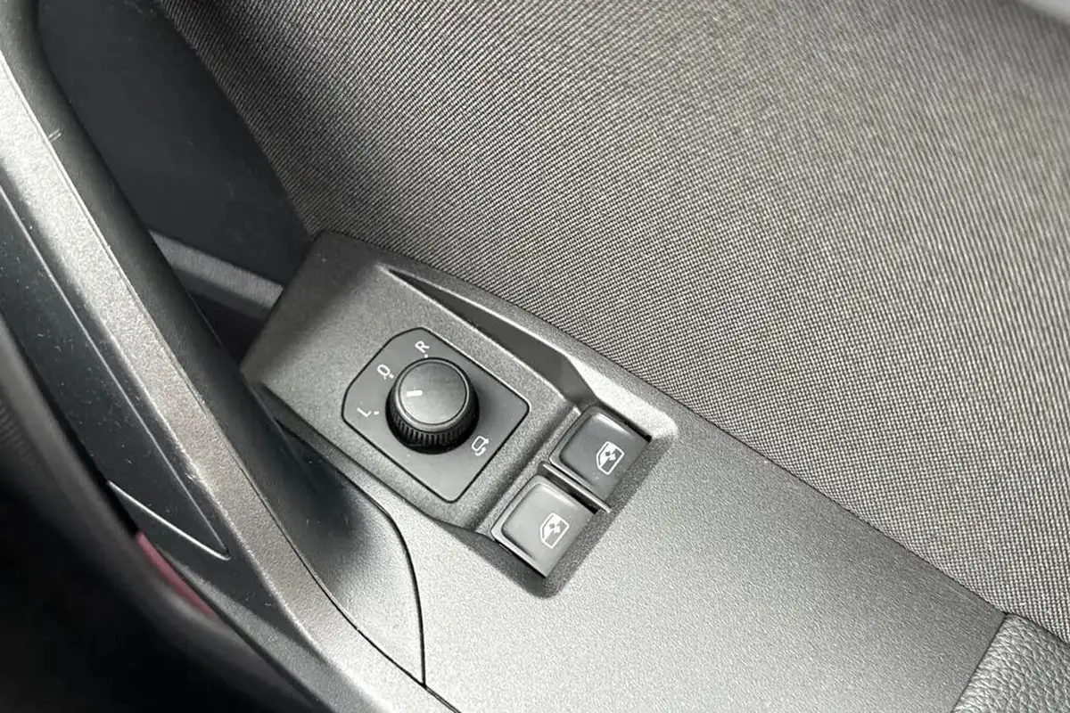 2020-seat-ibiza-10-mpi-fr-big-42