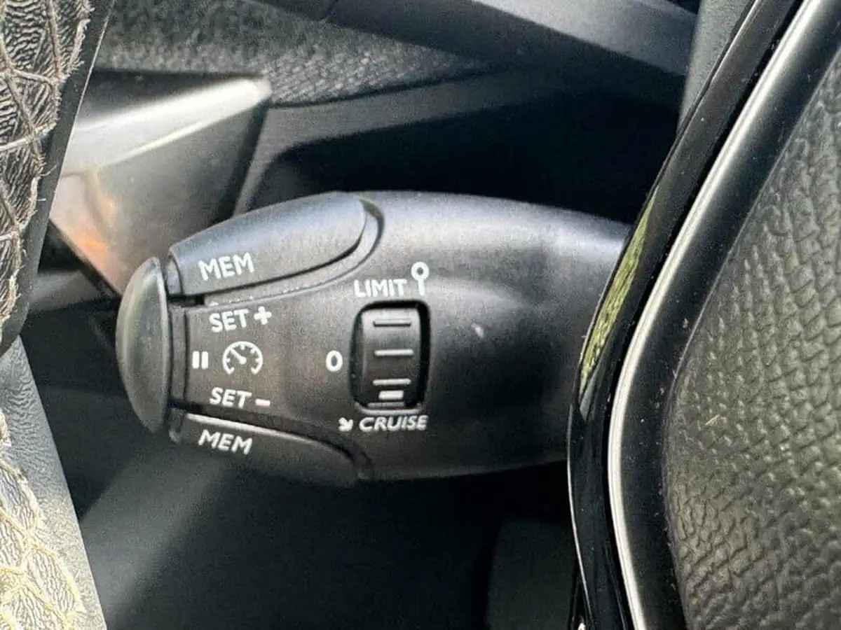 2018-peugeot-3008-suv-12-puretech-allure-big-16