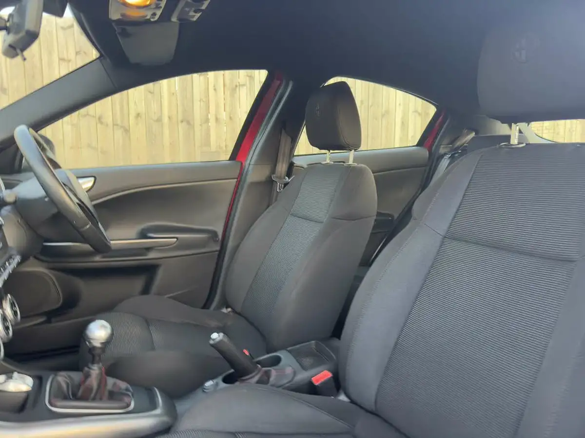 2013-alfa-romeo-giulietta-14-collezione-120bhp-big-25