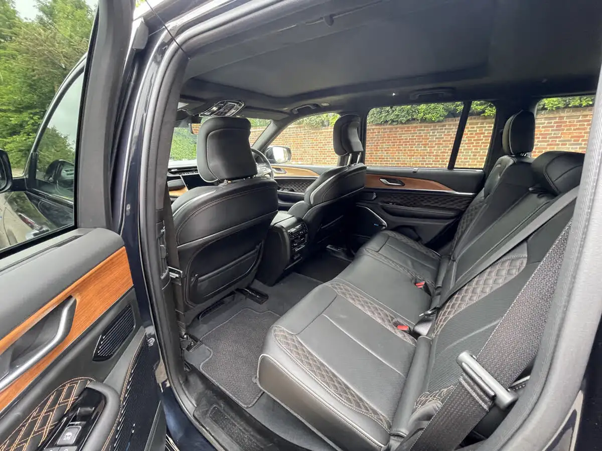 2023-jeep-grand-cherokee-20-gme-summit-reserve-big-20