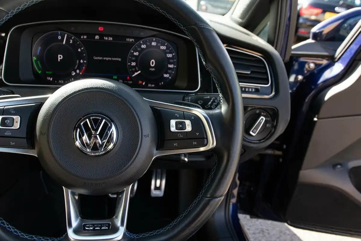 2018-volkswagen-golf-14-tsi-gte-advance-big-19