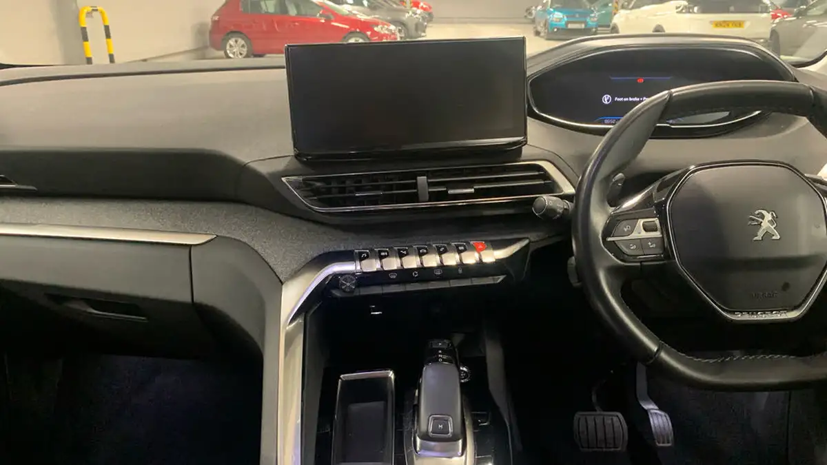 2021-peugeot-5008-suv-12-puretech-allure-premium-eat8-big-9