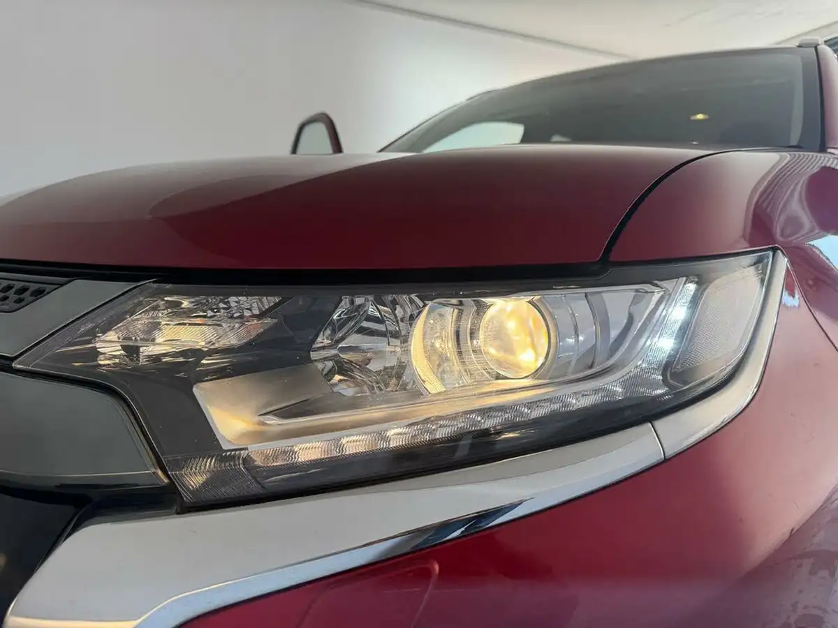 2020-mitsubishi-outlander-24-design-phev-big-32