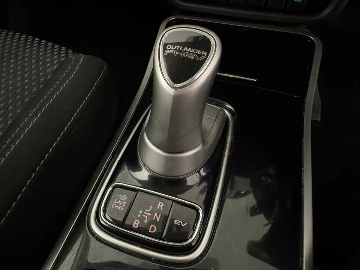 2020-mitsubishi-outlander-24-design-phev-big-8