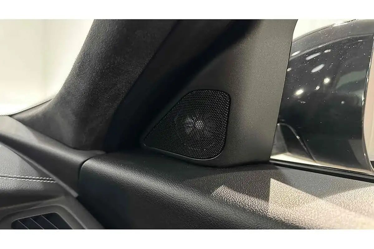 2023-jaguar-e-pace-15-p300e-r-dynamic-black-big-47