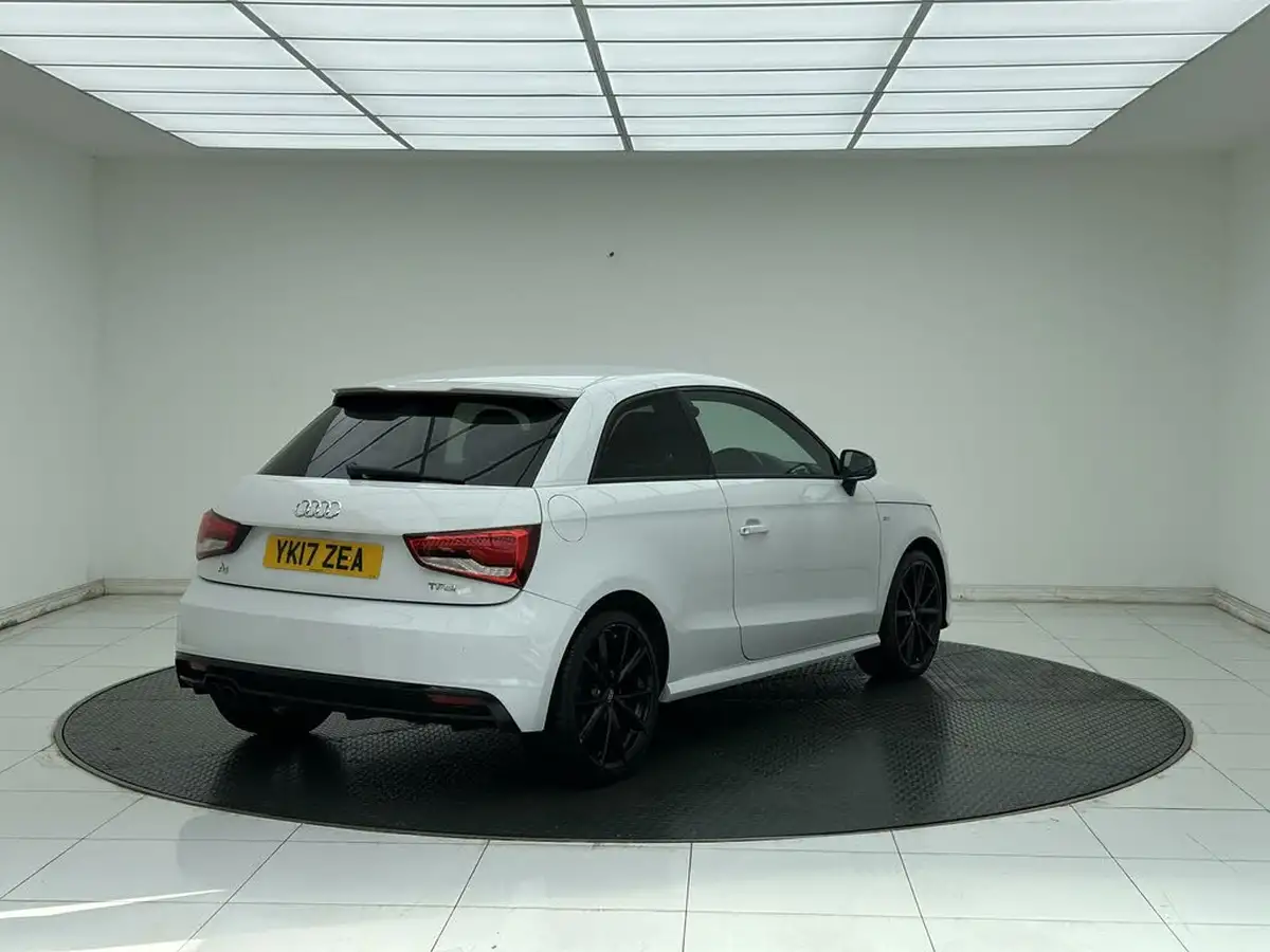 2017-audi-a1-14-tfsi-black-edition-hatchback-3d-s-tronic-big-5