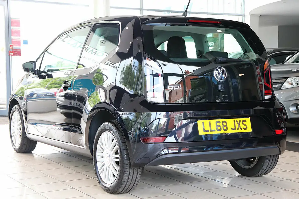 2018-volkswagen-up-10-move-up-ss-3d-big-5