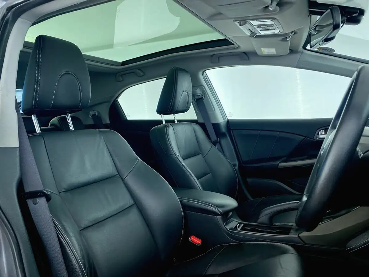 2014-honda-civic-18-sr-hatchback-big-14