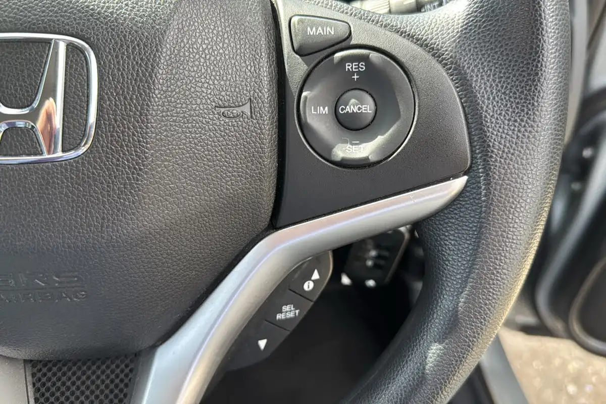 2016-honda-jazz-13-i-vtec-se-big-17