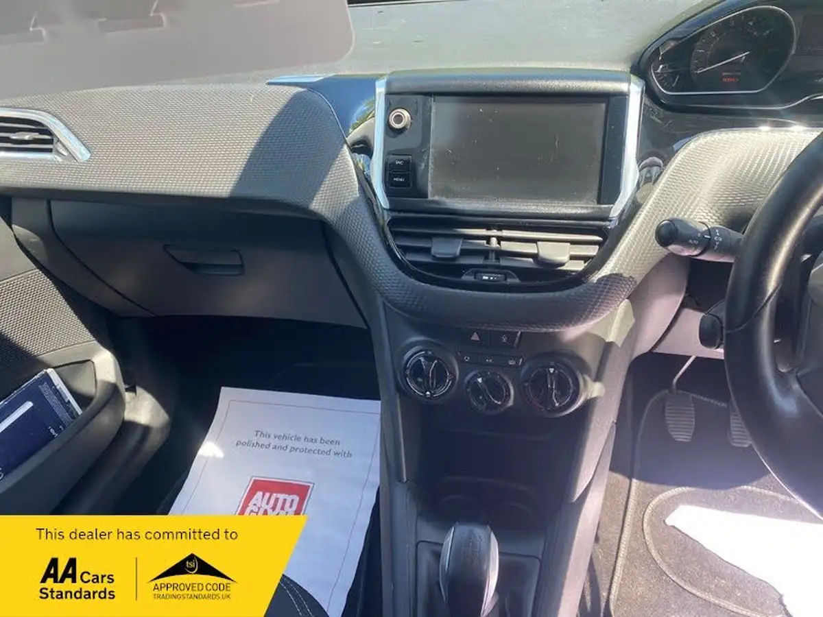 2017-peugeot-208-12-puretech-allure-82bhp-5d-big-11
