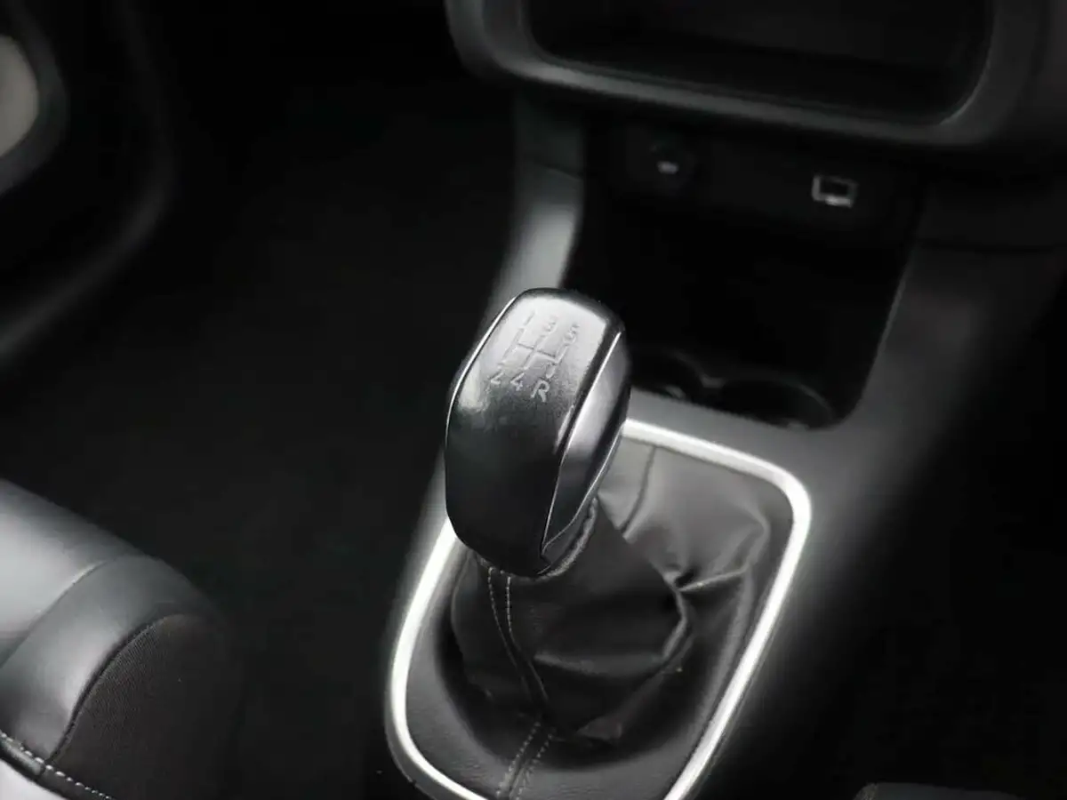2023-citroen-c3-12-puretech-elle-83ps-ss-big-27