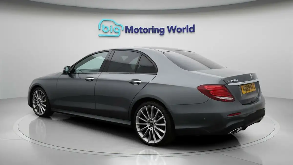 2020-mercedes-benz-e-class-20d-e300d-amg-line-edition-premium-plus-saloon-4d-big-5