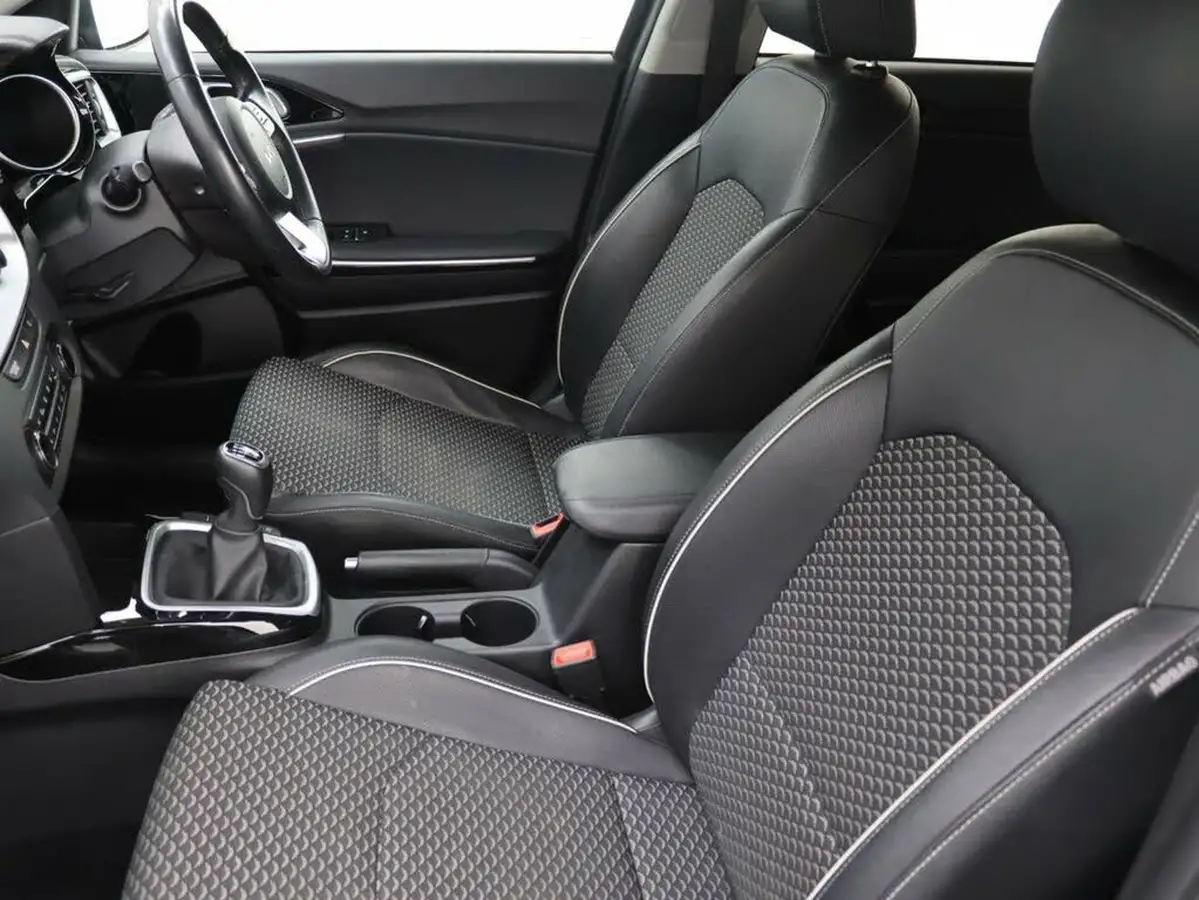 2022-kia-ceed-15-t-gdi-3-sportswagon-big-24