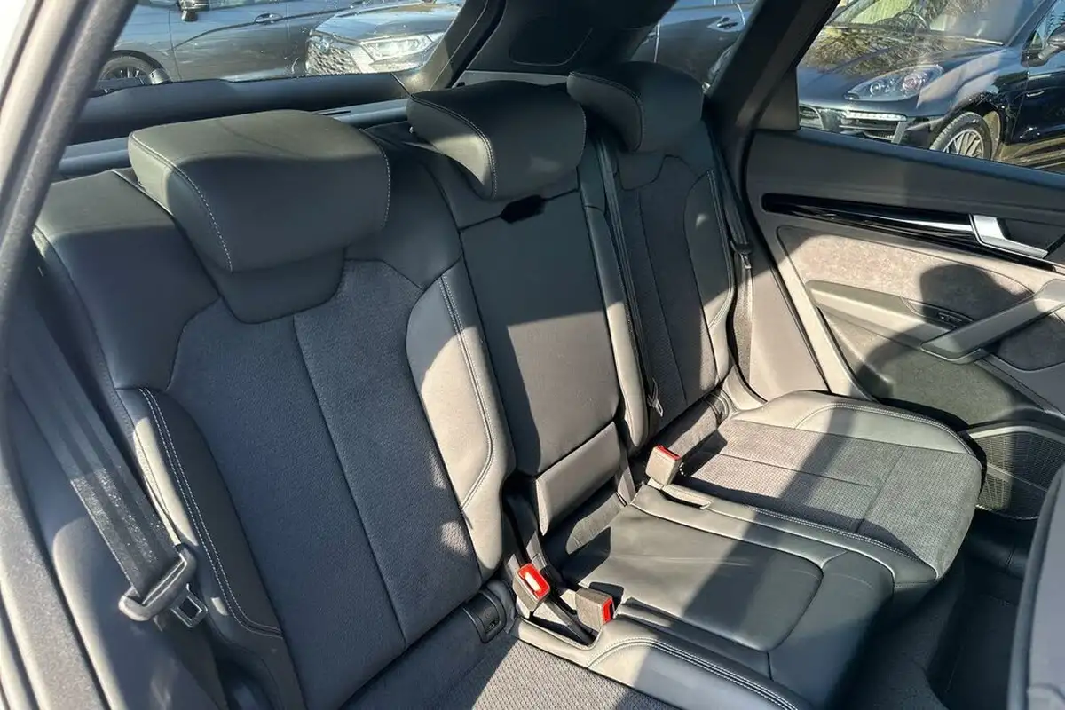 2025-audi-q5-20-50-tfsi-e-black-edition-station-wagon-big-29