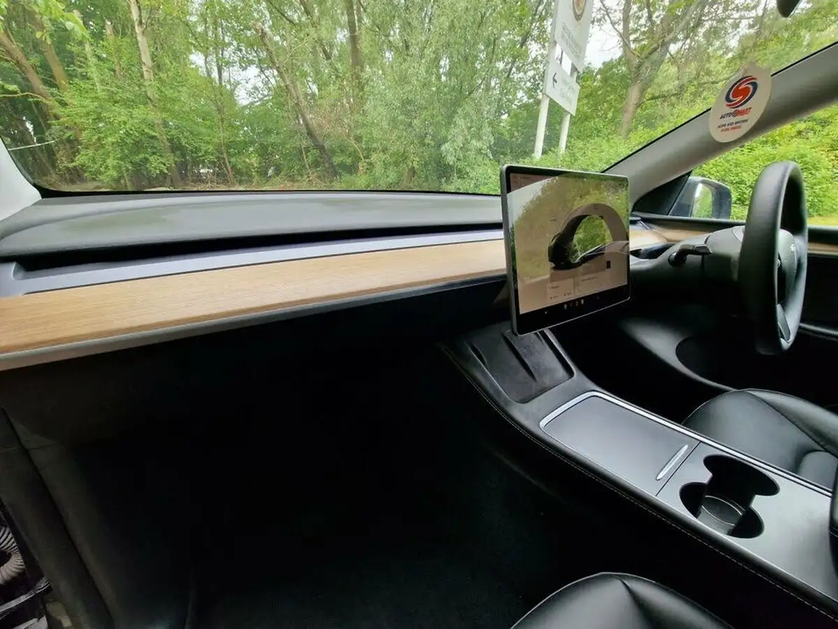 2022-tesla-model-y-e-long-range-big-39