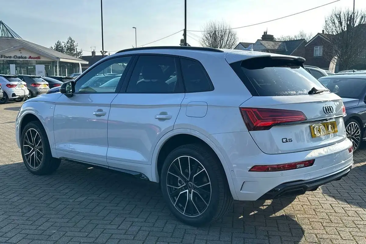 2025-audi-q5-20-50-tfsi-e-black-edition-station-wagon-big-5