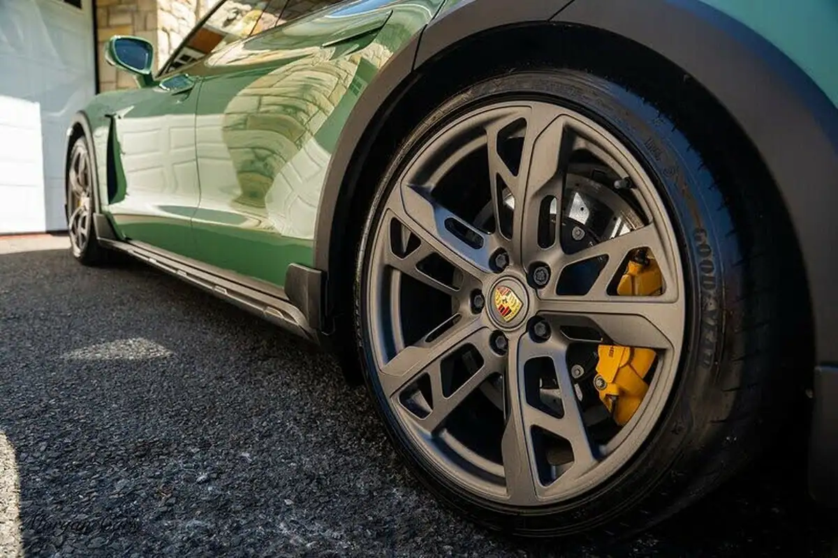 2022-porsche-taycan-e-turbo-cross-turismo-big-9