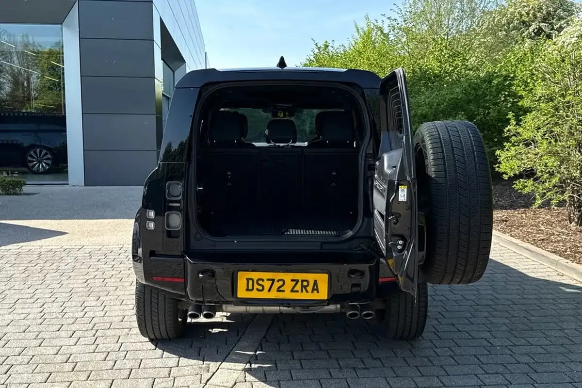 2022-land-rover-110-defender-50-p525-v8-big-32