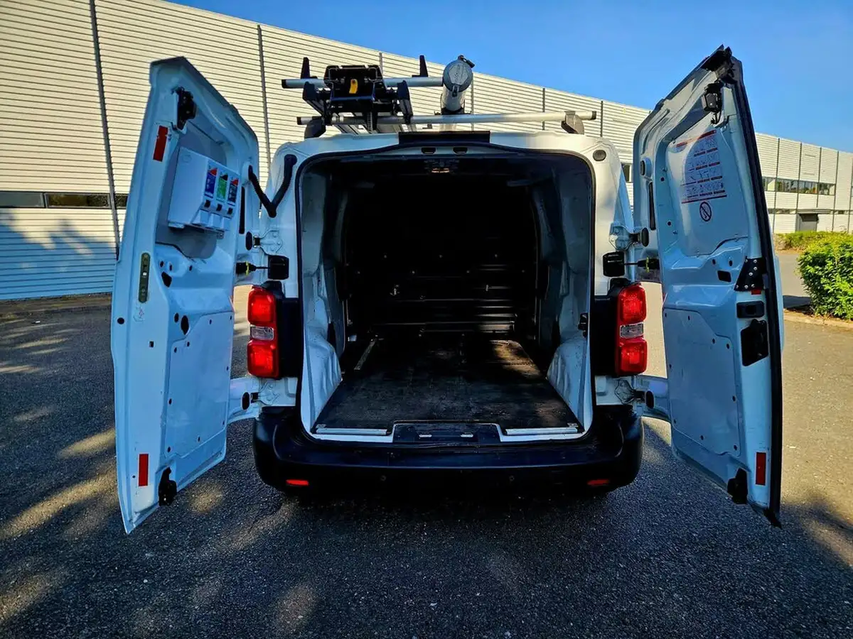 2019-peugeot-expert-15-bluehdi-professional-compact-1000-big-11
