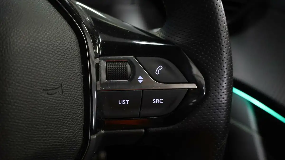 2021-peugeot-208-e-gt-premium-big-22