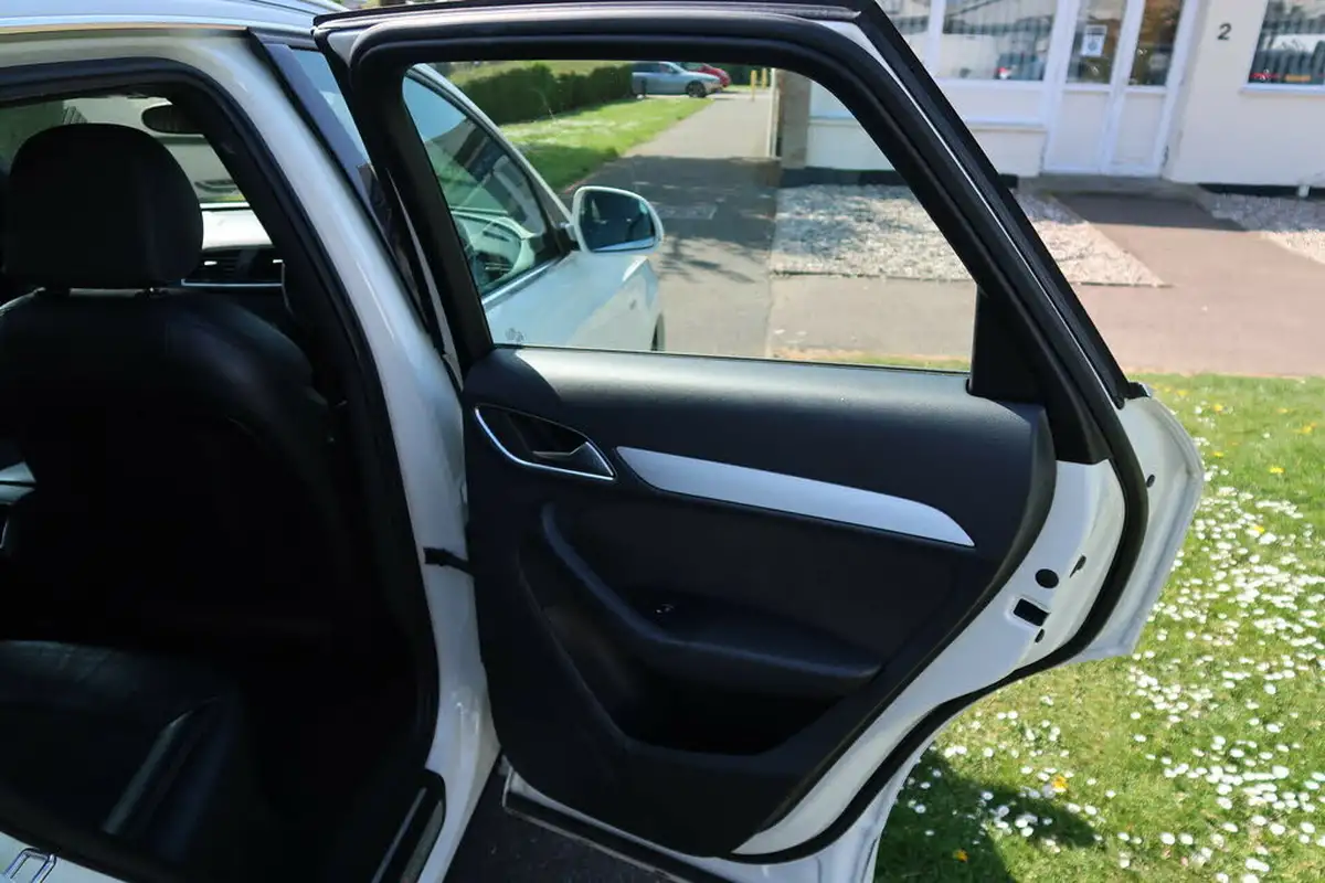 2012-audi-q3-20td-s-line-140ps-big-28