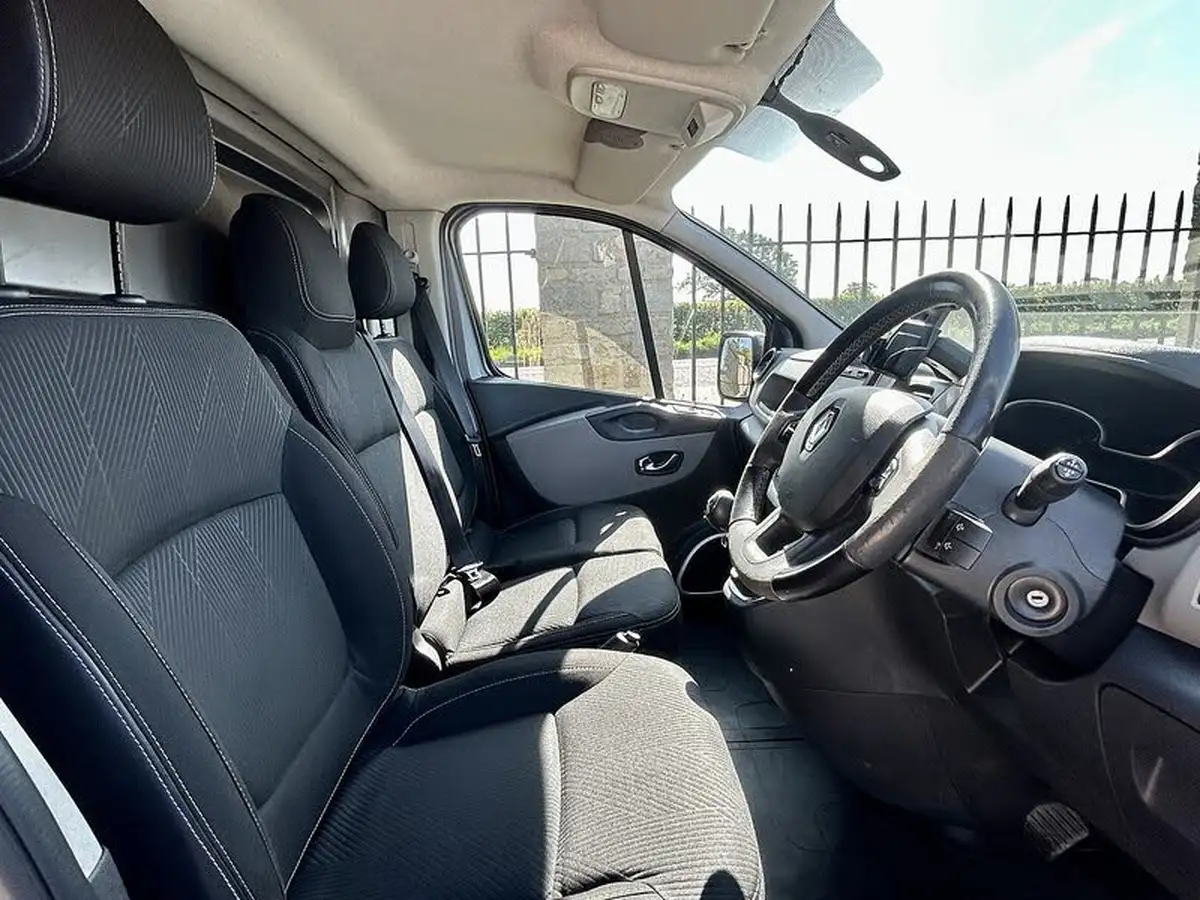 2017-renault-trafic-16dci-sl27-120-sport-nav-panel-big-22
