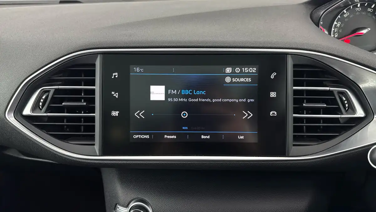 2019-peugeot-308-sw-15-bluehdi-gt-line-big-11