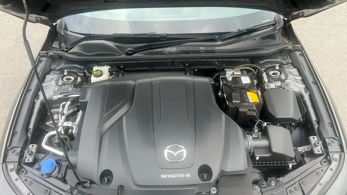 2022-mazda-mazda3-20-sport-lux-186ps-hatchback-5d-auto-big-17