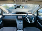 2010-toyota-prius-small-21