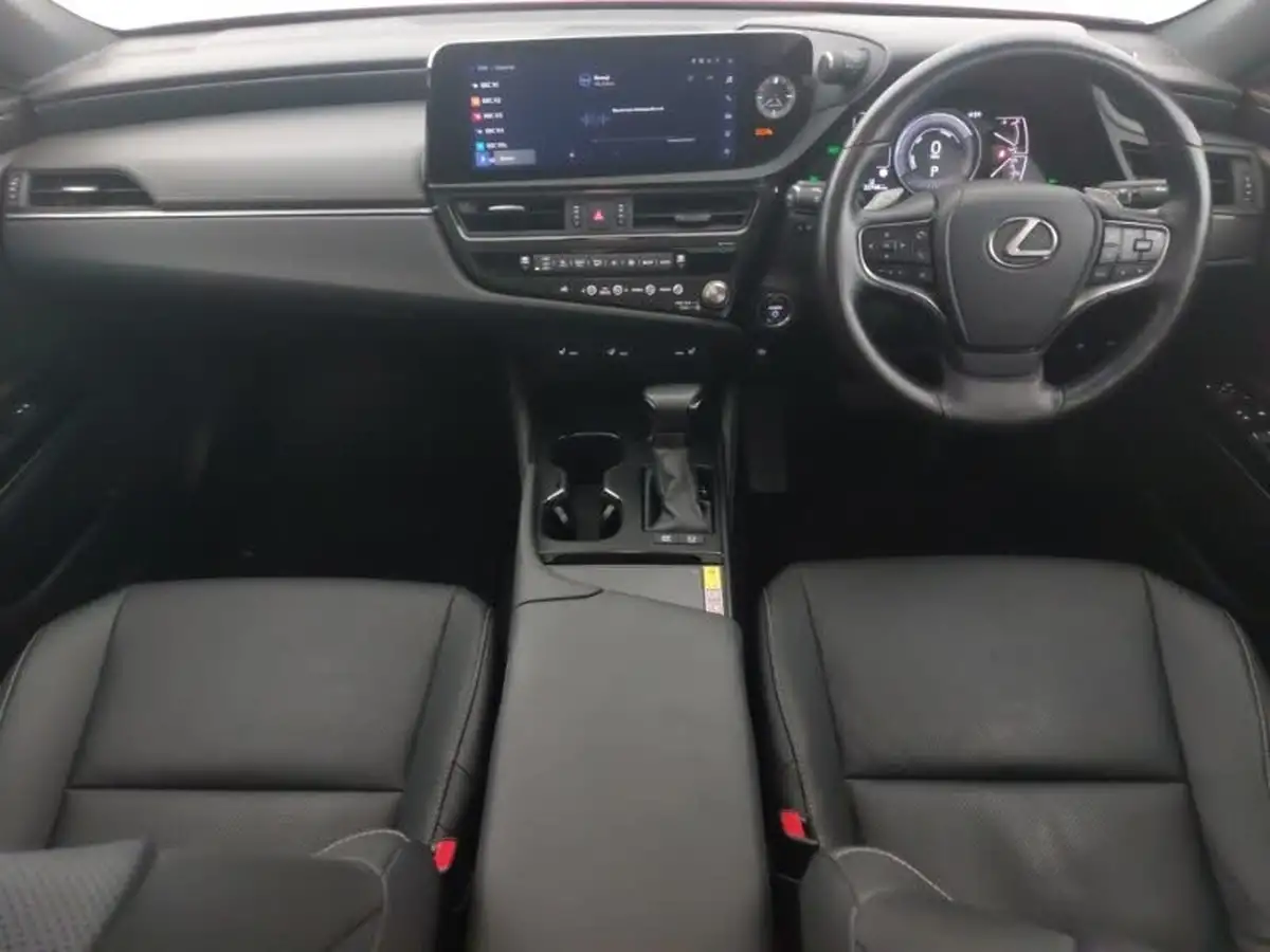 2021-lexus-es-300h-25-es-215bhp-big-2
