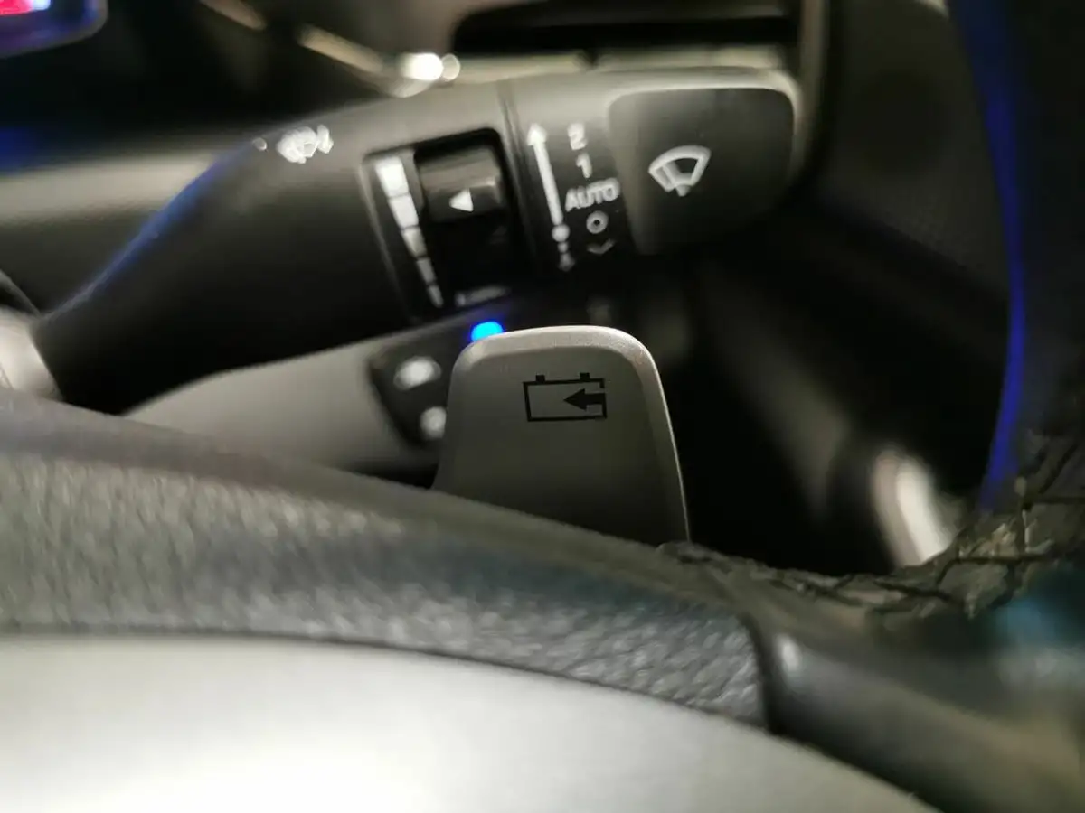 2021-hyundai-ioniq-e-premium-se-electric-100kw-big-28