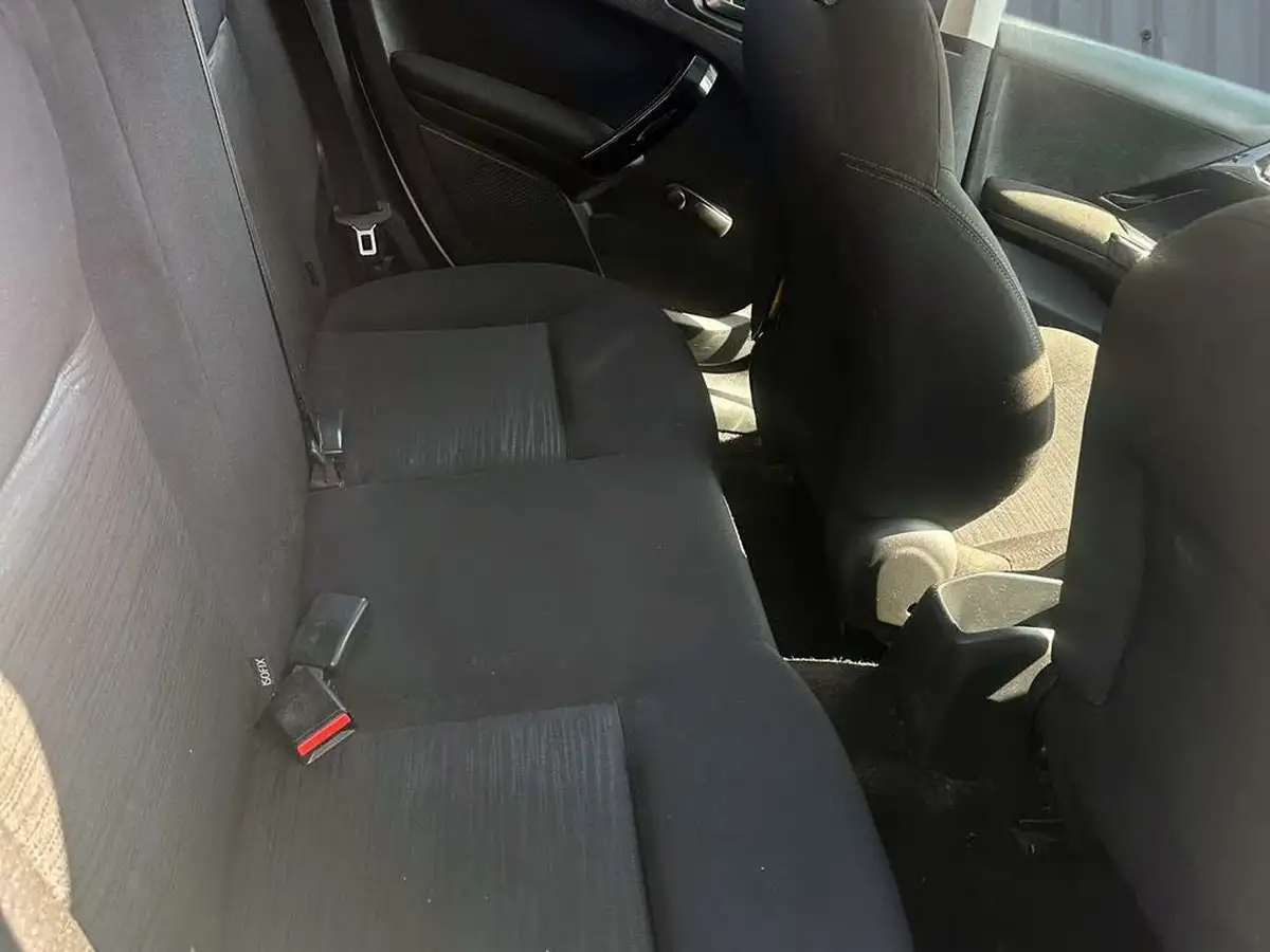 2013-peugeot-208-10-access-5d-big-6