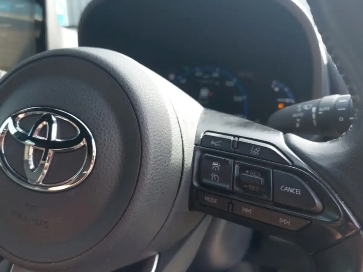 2022-toyota-yaris-15-vvt-i-design-panoramic-roof-big-13