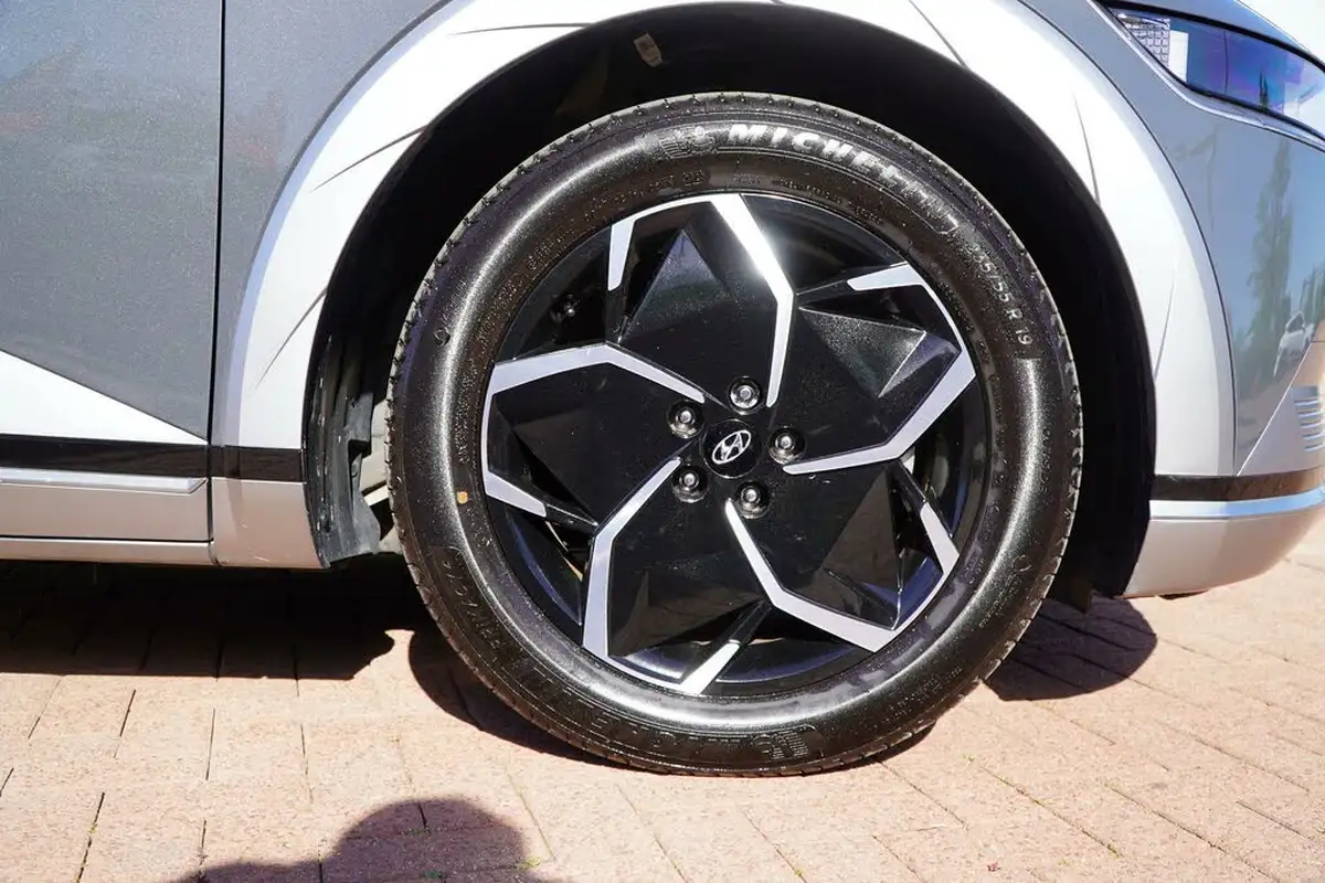 2023-hyundai-ioniq-5-e-premium-170ps-58kwh-rwd-big-25